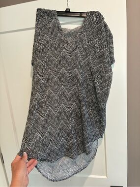Jordan Taylor Black & White Chevron Tunic Top